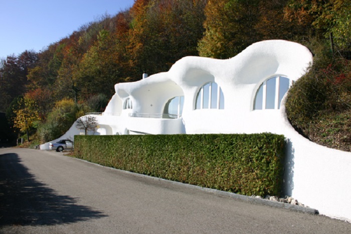 Еще один реализованный проект «Дома земли», реализованный специалистами студии Vetsch Architektur (Лосторф, Швейцария). | Фото: architizer.com.