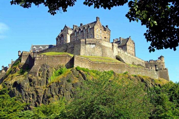 Эдинбургский замок – один из самых важных культурных и исторических объектов Шотландии. | Фото: visitscotland.com.