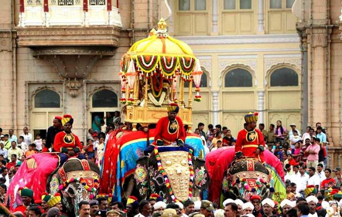  Майсурский фестиваль Дасара – самый яркий праздник, привлекающий туристов со всей Индии и мира (Mysore Palace, Индия). | Фото: mysorepalace.karnataka.gov.in.