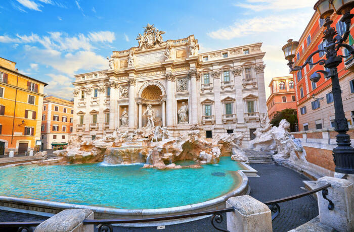 Завораживающая красота фонтана Треви привлекает туристов со всего мира (Рим, Италия). | Фото: worldfamousthings.com.