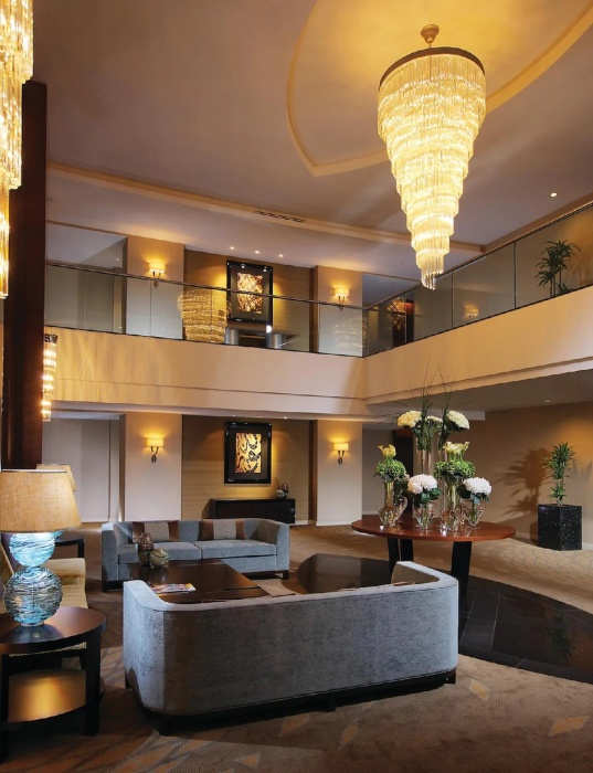 Интерьер двухуровневого сьюта в отеле Four Seasons Riyad, где поселился Криштиану Роналду с семьей (Kingdom Center Tower, Эр-Рияд).