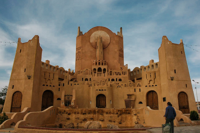 Глиняный дворец в Гардае – яркий образец традиционной архитектуры древнего Алжира. | Фото: kk.istanbulbear.org.