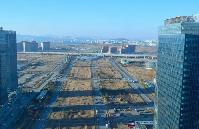 А вот окраина ассоциируется с заброшенными городами, куда с восторгом наведываются лишь экстремалы (Songdo IBD, Южная Корея). | Фото: bigpicture.ru.