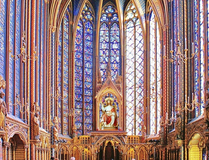 Огромные витражи украшали соборы и базилики, построенные в готическом стиле (Капелла Святого Людовика IX). | Фото: ru.wikipedia.org.