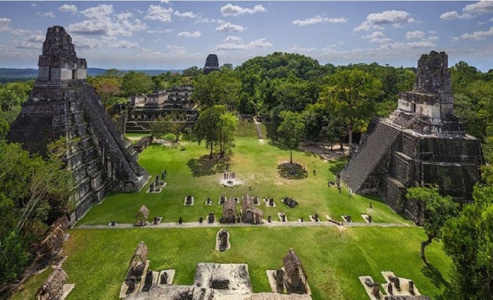 На территории Тикаля сохранилось 5 крупных храмов, среди которых Пирамида Великого Ягуара (Гватемала). | Фото: our-civilization.com.