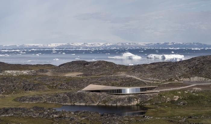 Ilulissat Icefjord Center – лучшее место для наблюдения за изменением климата в действии, когда массивные айсберги отрываются от ледника и уходят в свое последнее плаванье (Гренландия). | Фото: mymodernmet.com.
