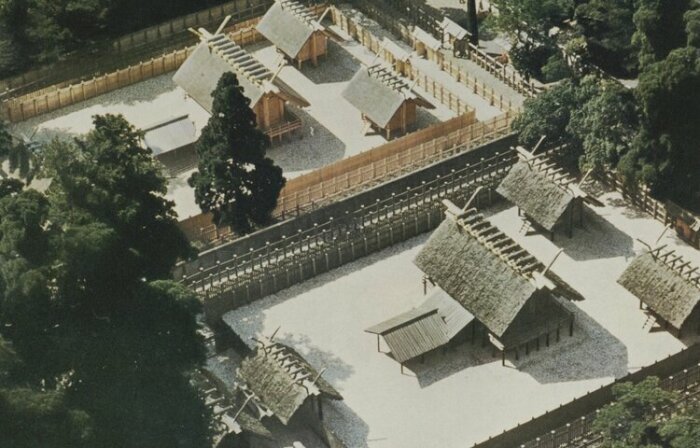 Новый храмовый комплекс возводят рядом со старым, на месте которого через 20 лет снова появится обновленное Святилище (Ise Jingu, Япония). | Фото: zekkeijapan.com.