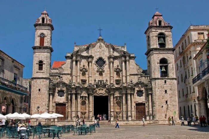 Кафедральный собор Сан-Кристобаль – яркий пример колониального барокко (Гавана, Куба). | Фото: viajandoporelmundomundial.com.