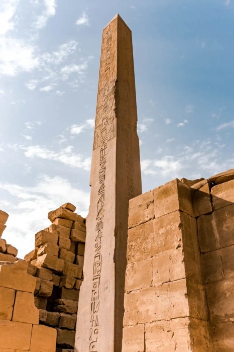 Стела, посвященная Хатшепсут – первой правительнице Древнего Египта, получившей титул фараона (Karnak Temple, Египет). | Фото: landioustravel.com.