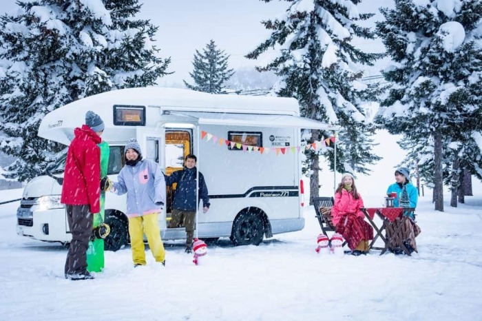 Любители зимних видов спорта и развлечений получат возможность отдыхать на снегу не только возле кемпера (модель Camakuruma сделана на базе Toyota Hiace CRC Robinson 771). | Фото: spoon-tamago.com.