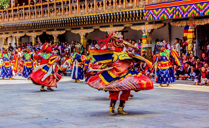 Колоритный фестиваль Чаам, проходящий с июня по июль, сопровождается ритуальными танцами (Key Gompa, Индия). | Фото: adotrip.com.