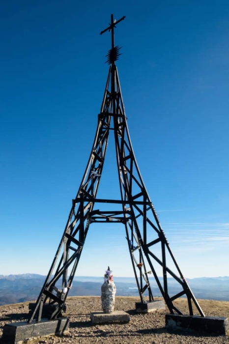  Копия Эйфелевой башни заменила крест, установленный в 1901 году по распоряжению Папы Льва XIII, пожелавшего отметить все самые высокие вершины Европы (Баскские горы, Испания). | Фото: escapadarural.com.