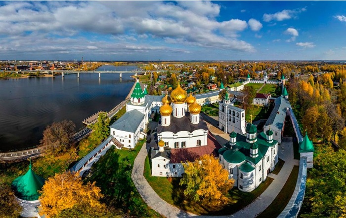 Кострома – центр духовного и этнографического туризма, входящий в классический маршрут «Золотое кольцо». | Фото: top10.travel.