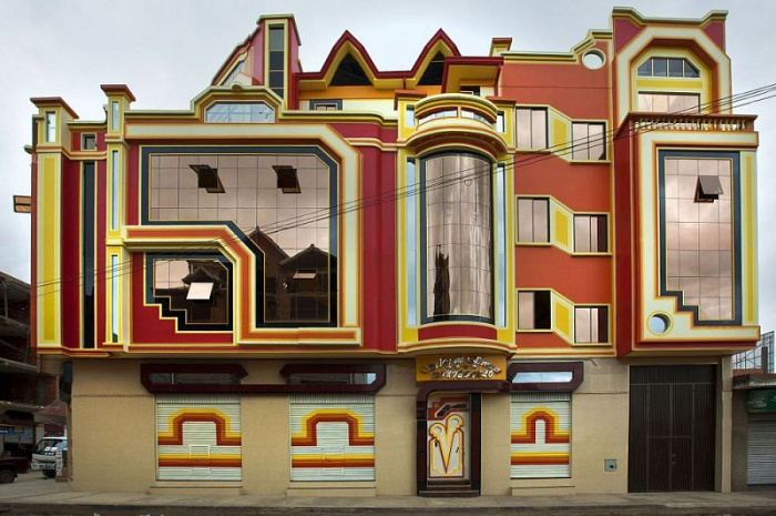 Теперь на месте серых безликих зданий можно увидеть красочные сооружения (Эль-Альто, Боливия). | Фото: messynessychic.com.