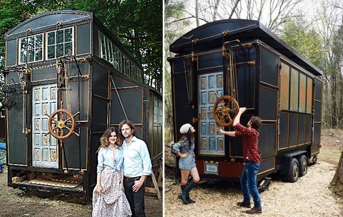 Декораторы Хлоя и Брэндон построили крошечный дом. Декораторы Хлоя и Брэндон построили крошечный дом.