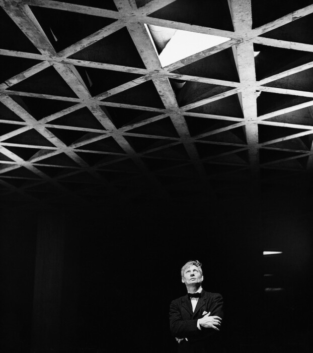 Луис Кан – выдающийся архитектор современности, которому удалось подчеркнуть достоинства бетона и снова вернуть в моду фактурный кирпич. | Фото: thefamouspeople.com.