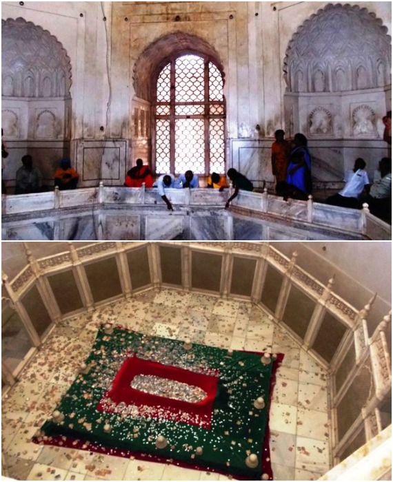 Подношения в виде монеток, посетители могут сбросить на саркофаг царицы прямо с балкона (Bibi Ka Maqbara, Аурангабад).