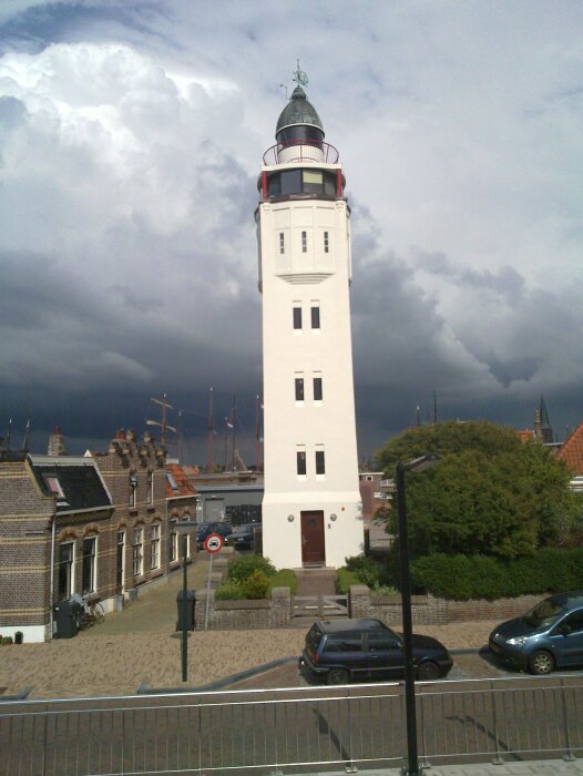 В голландской провинции Фрисландия можно провести незабываемые выходные в отреставрированном маяке, превращенном в отель (Vuurtoren Harlingen Lighthouse Hotel, Нидерланды). | Фото: nl.wikipedia.org.