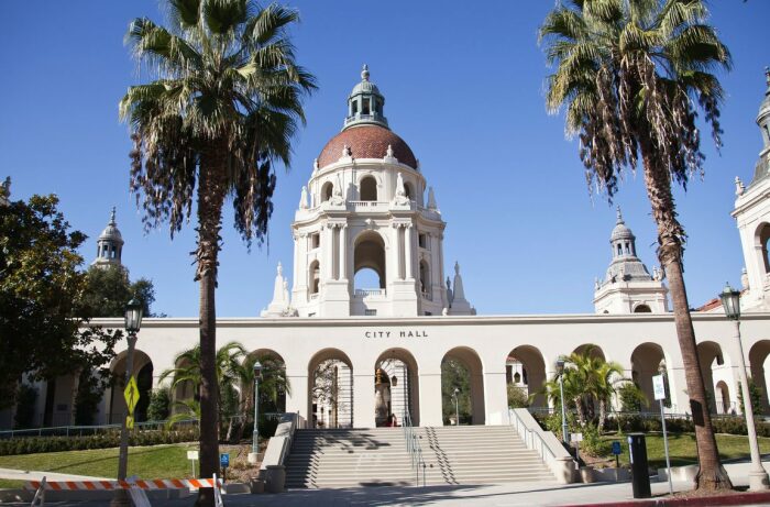 Каждый прохожий и посетитель Pasadena City Hall погружается в богатую культуру и историю Пасадены (штат Калифорния). | Фото: dostoprimechatelnosti-online.ru.