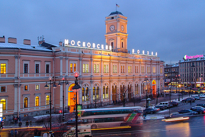 Московский железнодорожный вокзал в Санкт-Петербурге. | Фото: spb-guide.ru.