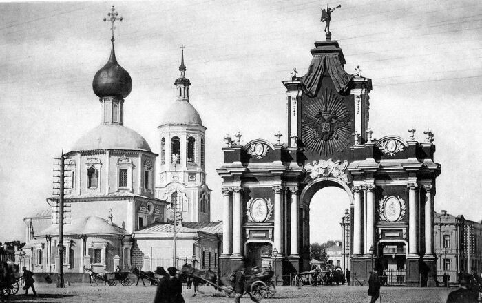 Арка победы на площади Красных Ворот (снимок 1915 г.). | Фото: ru.wikipedia.org.