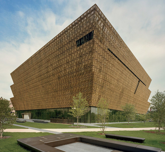 Проект Национального музея афроамериканской истории и культуры, разработанный Дэвидом Аджайе стал победителей премии Beazley Designs of the Year (Вашингтон, округ Колумбия).