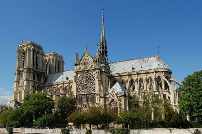  Notre-Dame de Paris – католический храм в центре Парижа, один из самых узнаваемых символов французской столицы. | Фото: ru.wikipedia.org.