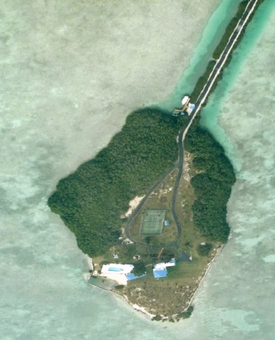 Все, кто пролетает над островом похожим на легкие, могут вспомнить анатомию человека (архипелаг Флорида-Кис, штат Флорида). | Фото: patrasevents.gr.
