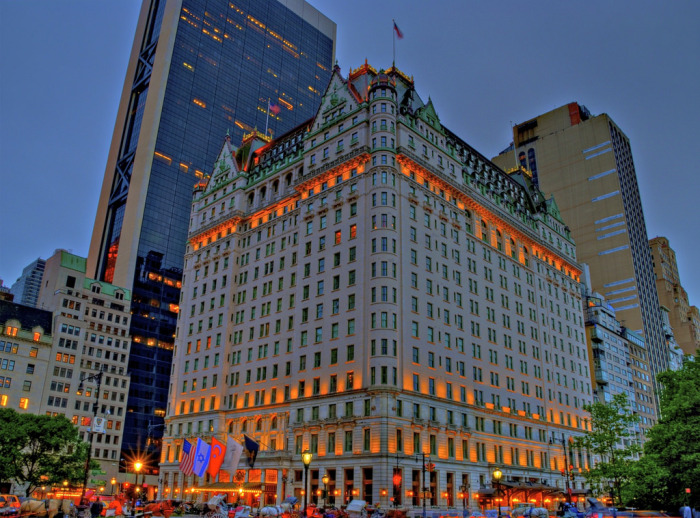 Plaza Hotel, начиная с открытия в 1907 г., стал символом Нью-Йорка для богатых и сильных мира сего. | Фото: fairmont.com.