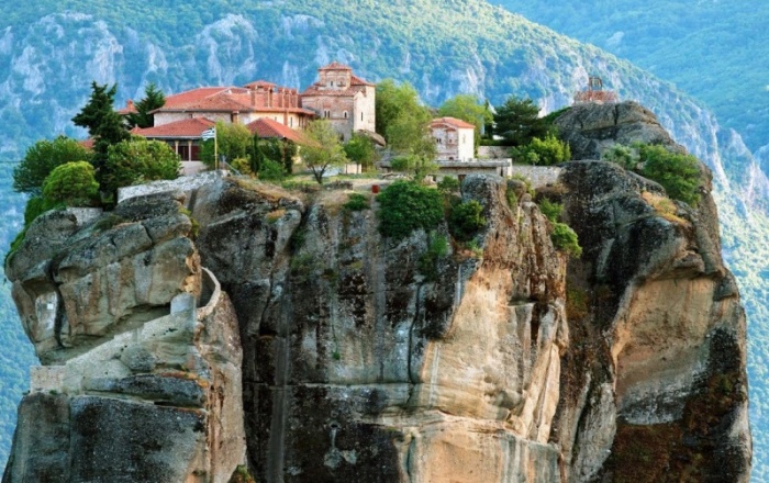Уникальные монастыри расположены на вершине причудливых скал (Фессалия, Греция). | Фото: ksenia-travel.com.