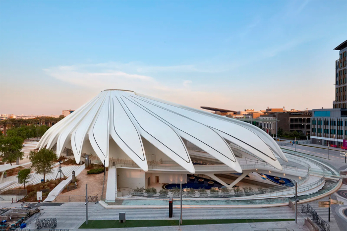 Футуристический павильон, вдохновленный крыльями сокола, удивил посетителей выставки Dubai Expo 2020. | Фото: expo2020dubai.com.