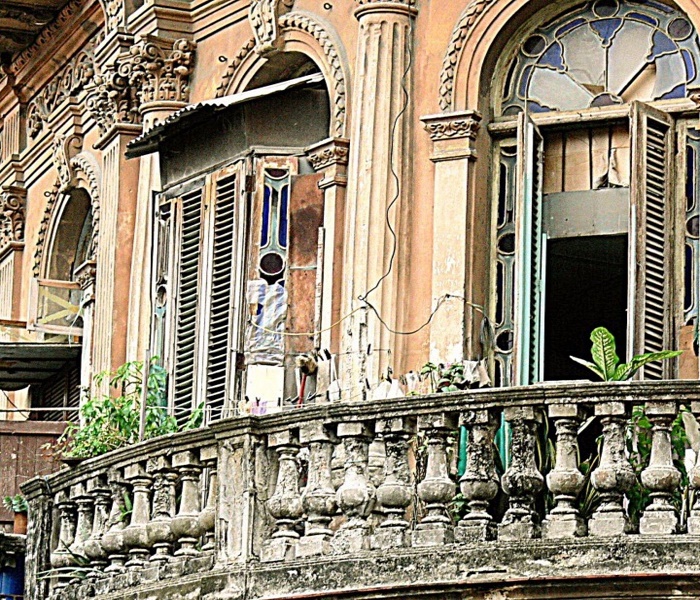 Некогда прекрасные балконы все еще напоминают о былом величии (Гавана, Куба). | Фото: viajesyfotografia.com.