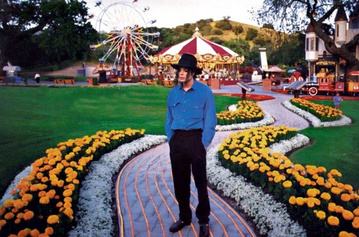 Майкл Джексон на территории детского парка развлечений Neverland (штат Калифорния). | Фото: catalina-gaviria.blogspot.com.