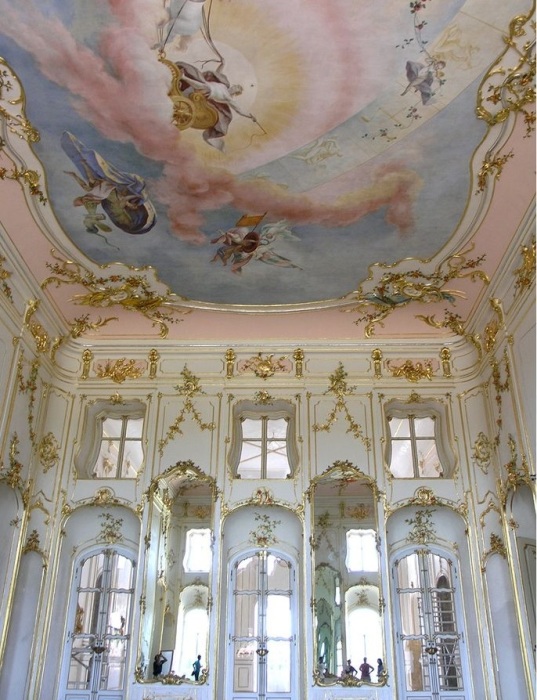 Стиль рококо в оформлении некоторых залов Версальского дворца. | Фото: rallyemathematiqueducentre.ovh.