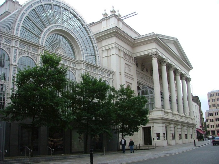 Тот случай, когда пристройки к историческим зданиям стали прекрасным дополнением к основному объекту (Royal Opera House, Лондон). | Фото: belcanto.ru.