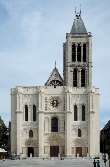 Первое религиозное сооружение, построенное в готическом стиле (Basilica of Saint-Denis, Франция). | Фото: mymodernmet.com.