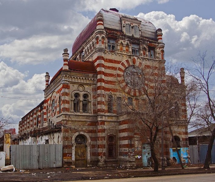 На данный момент реставрационные работы еще не окончены, но все же синагога сохранила свой первозданный вид без особых потерь (Самарская хоральная синагога). | Фото: turportal63.ru.