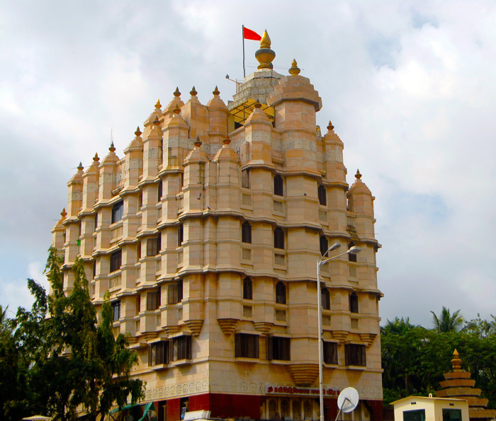 Элегантность и красота Храма Siddhivinayak, построенного в 1801 году (Индия). | Фото: mapsofindia.com.