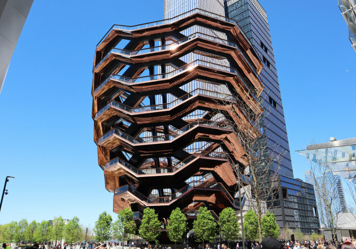 Внушительных размеров стальная структура Vessel является ни чем иным, как композицией из лестниц, ведущих на 50-метровую высоту (Нью-Йорк, США). | Фото: arquitecturaviva.com.