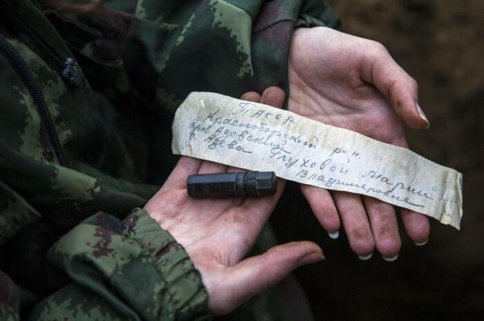 Солдатские медальоны не всегда были при погибших бойцах, только лишь потому, что они не желали готовиться к смерти. | Фото: batalistneva.ru.