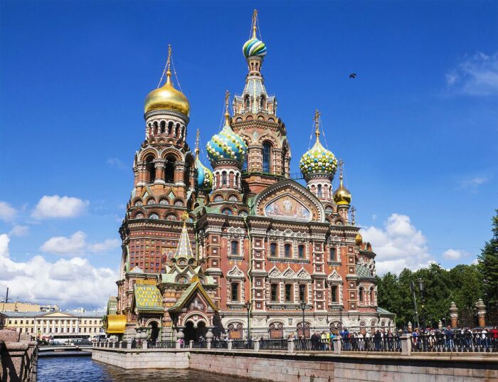 Храм Спаса на Крови в Санкт-Петербурге впечатляет не меньше. | Фото: pulse.mail.ru.