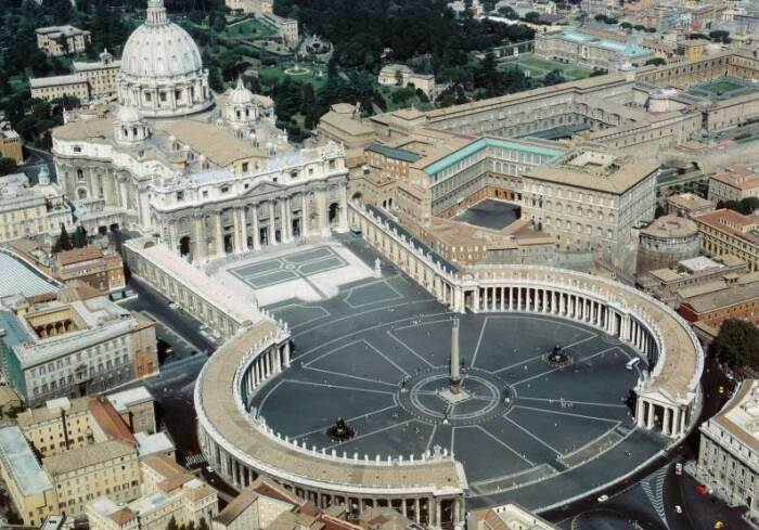 Площадь Святого Петра в Ватикане – один из самых удивительных примеров стиля барокко (Рим). | Фото: tisamsebegid.ru. 