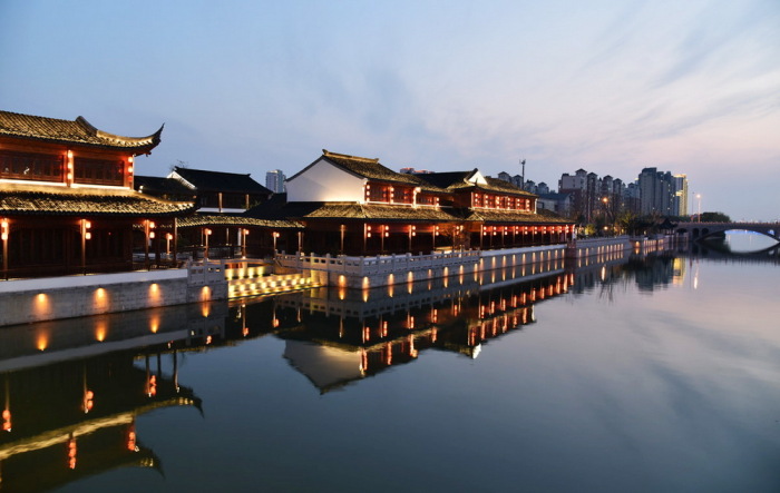 Сучжоу расположен на одном из самых длинных рукотворных каналов мира (Китай). | Фото: juan.livejournal.com.