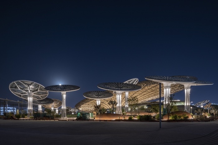 Инновационные «деревья» на территории «Павильона устойчивого развития» от Grimshaw генерирует собственную энергию (Dubai Expo-2020). | Фото: expo2020dubai.com.
