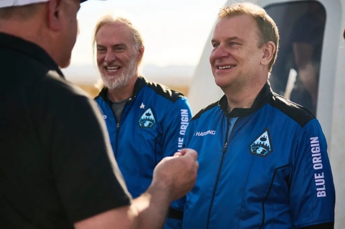 Миллиардер Хэмиш Хардинг перед полетом в космос на корабле Blue Origin в 2022 году, который также оказался на борту подводного аппарата Titan в последнее путешествие. | Фото: nytimes.com.