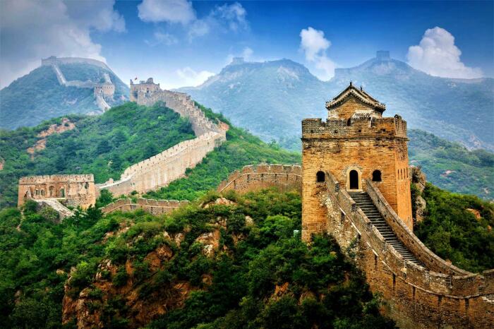 Понадобилось около 2 тысяч лет, чтобы возвести грандиозное сооружение – Великую Китайскую стену. | Фото: knowhistory.ru.