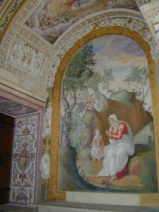 Собственная часовня кардинала располагалась рядом со спальней (Villa d’Este, Италия). | Фото: italianoblesk.wordpress.com.