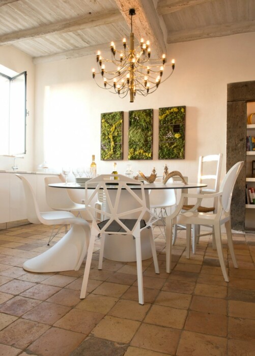 В столовой хорошо просматриваются колоритные элементы средневеково дома (Domus Civita, Италия). | Фото: luxury-house.org.