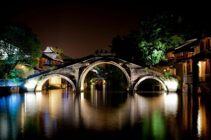 На территории китайского города Вуджен сохранилось более сотни древнейших каменных мостов, которые являются особо значимым достижением человечества (Китай). | Фото: verkhoglyad-1.livejournal.com.