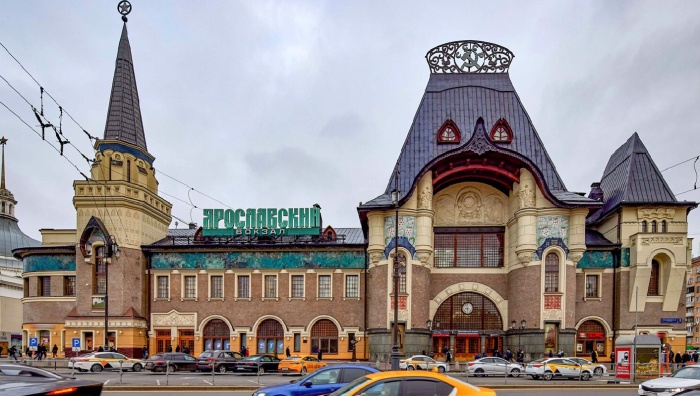 В конце XIX века не только частные дома строились в псевдорусском стиле, Ярославский вокзал, также можно отнести к этому направлению. | Фото: msk-guide.ru.